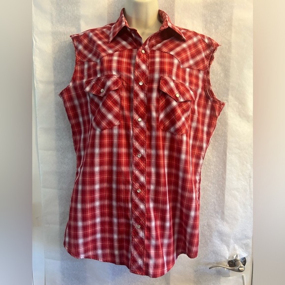 Wrangler Red and White sleeveless Button Down plaid western Shirt Sz-M. P7 - Picture 2 of 12